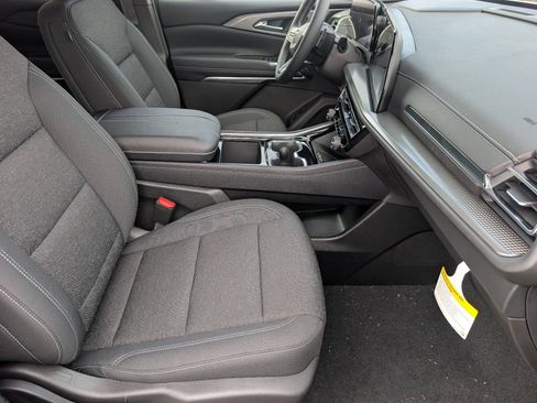 New 2026 Chevrolet Traverse LT FWD image 12