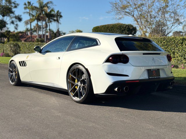 Used 2017 Ferrari GTC4Lusso AWD/4WD image 5