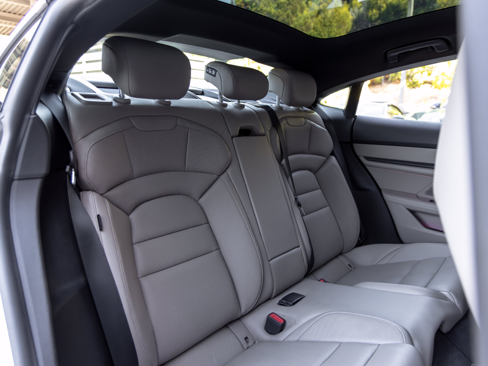 Certified 2022 Porsche Taycan 4S AWD/4WD image 47
