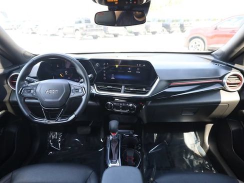 Used 2024 Chevrolet Trax RS w/ Sunroof Package FWD image 16