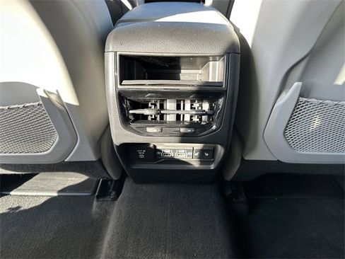 Used 2023 Jeep Grand Cherokee Overland image 13