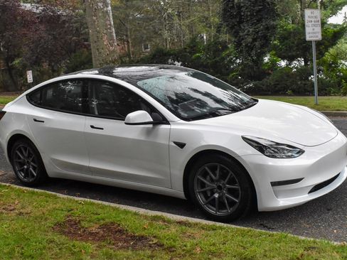 Used 2023 Tesla Model 3 Standard Range image 12