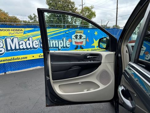 Used 2012 Dodge Grand Caravan Crew FWD image 13