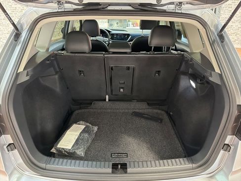 Used 2024 Volkswagen Taos SE w/ Panoramic Sunroof Package FWD image 13
