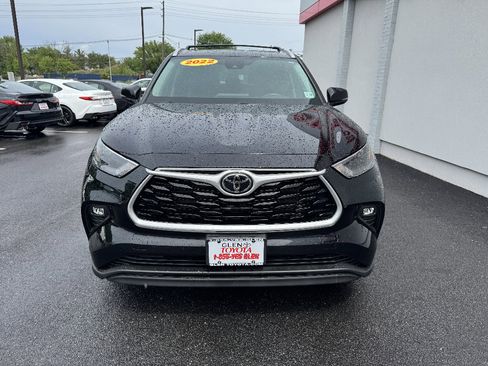 Used 2022 Toyota Highlander XLE AWD/4WD image 3