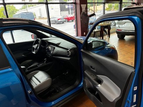 Used 2021 Nissan Kicks SR w/ SR Premium Package FWD image 30
