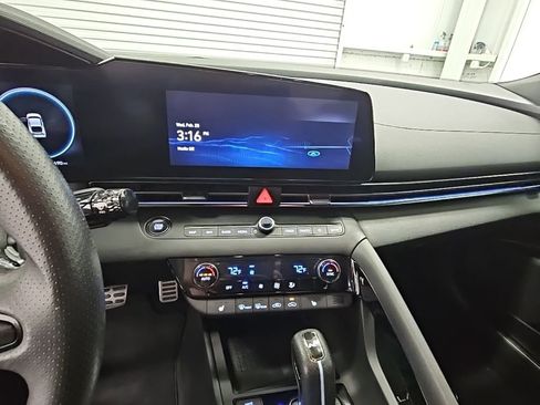 Used 2022 Hyundai Elantra N image 12