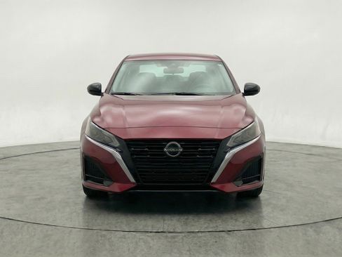 Used 2025 Nissan Altima 2.5 SV FWD image 2