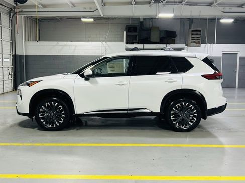 New 2026 Nissan Rogue Platinum image 17