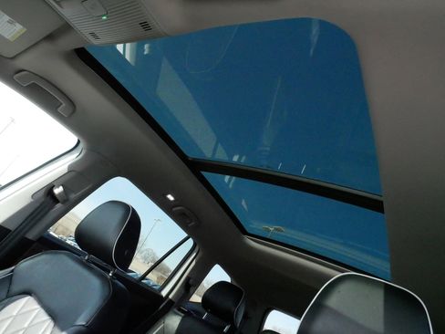 Certified 2024 Volkswagen Atlas SEL Premium R-Line image 33