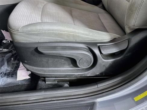 Used 2017 Hyundai Elantra SE FWD image 18