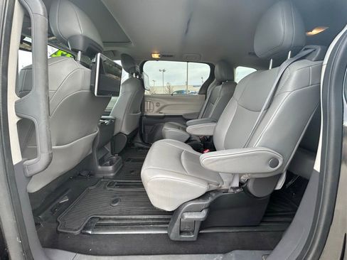 Used 2022 Toyota Sienna XLE image 25