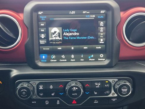 Used 2022 Jeep Gladiator Rubicon w/ LED Lighting Group image 17