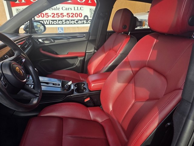 Used 2023 Porsche Macan AWD/4WD image 7
