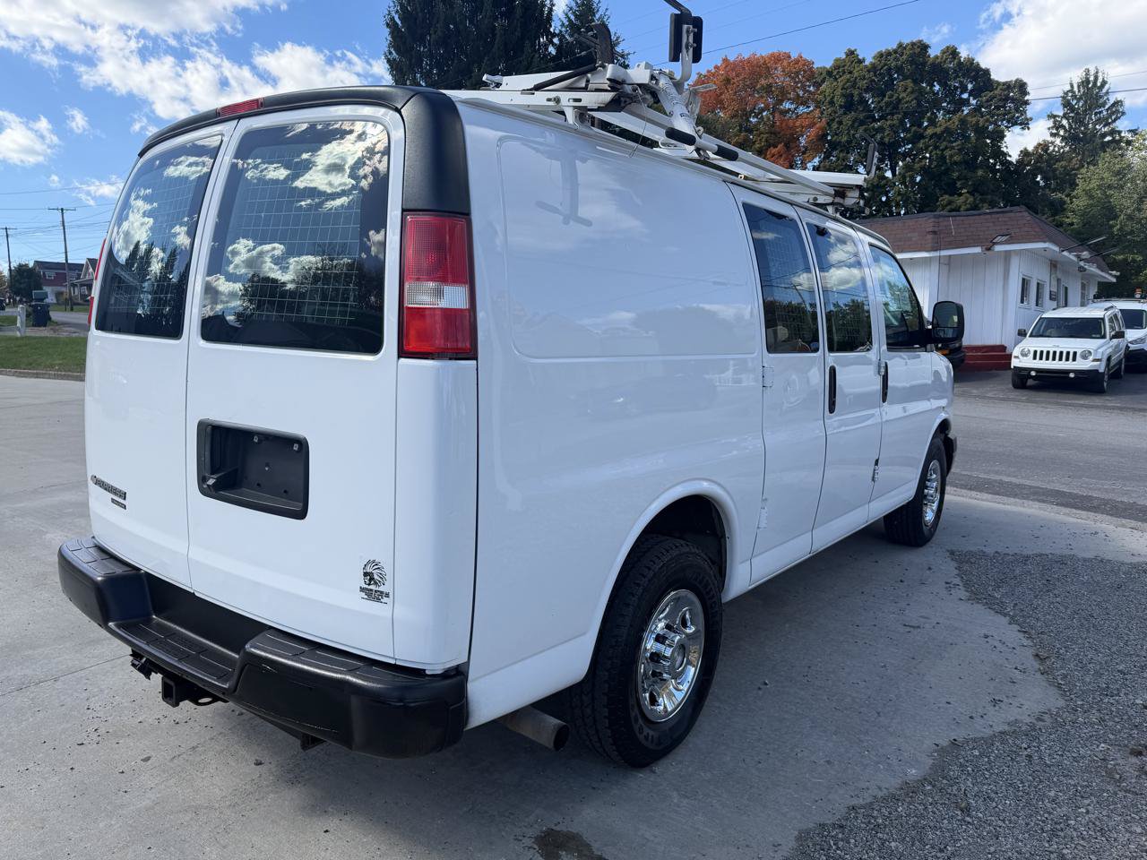 Used 2015 Chevrolet Express 2500 RWD image 3