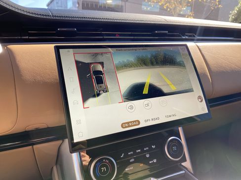 Used 2023 Land Rover Range Rover Long Wheelbase SE image 32