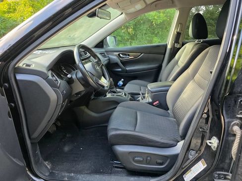 Used 2019 Nissan Rogue SV w/ Premium Package FWD image 16