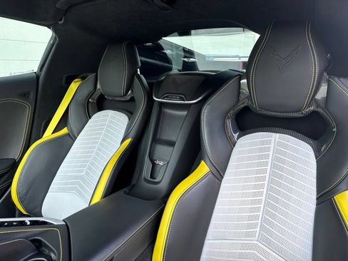 Used 2021 Chevrolet Corvette Stingray Premium Cpe w/ Z51 Performance Package RWD image 24