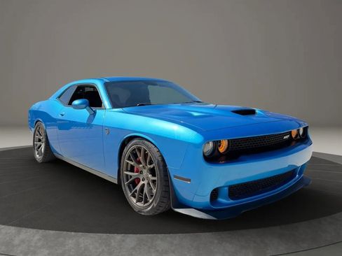 Used 2016 Dodge Challenger SRT Hellcat RWD image 2