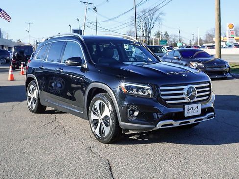 Used 2025 Mercedes-Benz GLB 250 4MATIC image 2
