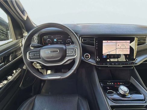 Used 2023 Jeep Wagoneer L Series II AWD/4WD image 10