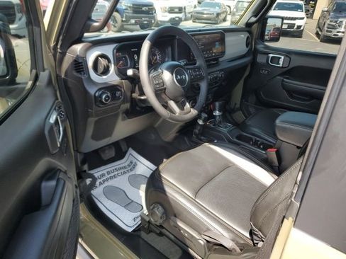 Used 2025 Jeep Wrangler Sport AWD/4WD image 12