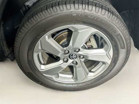 Used 2021 Toyota RAV4 XLE Premium AWD/4WD image 11