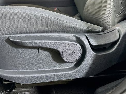 Used 2025 Kia Sportage LX image 18