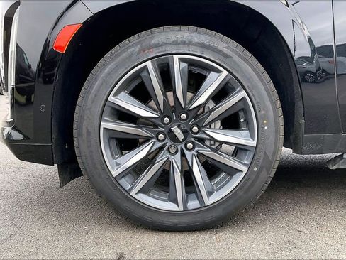 Used 2022 Cadillac Escalade ESV Sport Platinum image 2