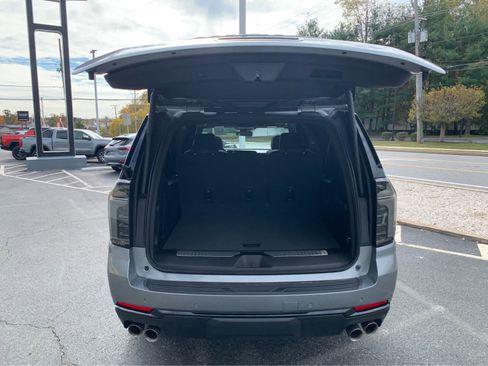 Used 2025 Chevrolet Suburban Z71 image 5