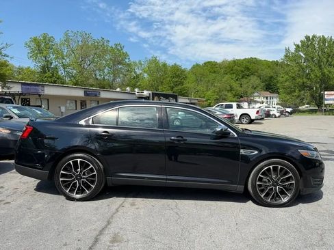 Used 2018 Ford Taurus Limited AWD/4WD image 9