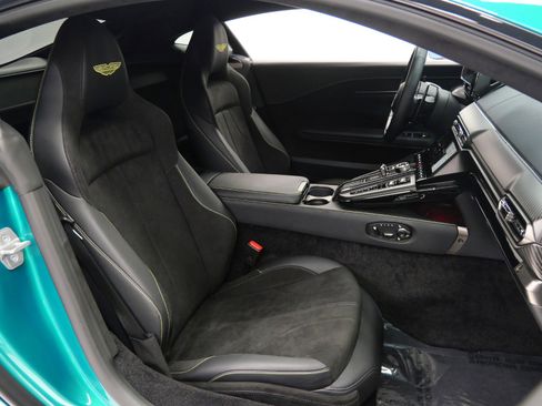 Used 2025 Aston Martin V8 Vantage Coupe image 24
