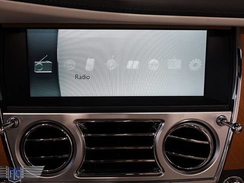 Used 2017 Rolls-Royce Dawn RWD image 33
