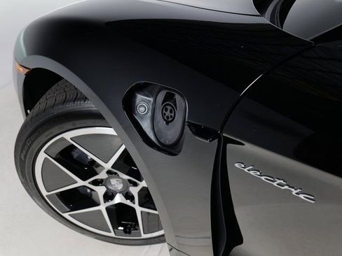 New 2025 Porsche Taycan image 12