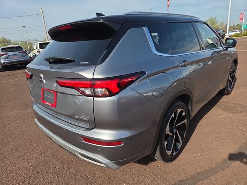 Used 2023 Mitsubishi Outlander SEL AWD/4WD image 3
