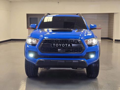Used 2019 Toyota Tacoma SR image 3