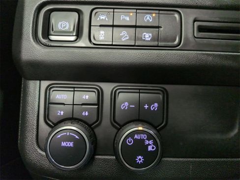 Used 2024 Chevrolet Tahoe Z71 w/ Luxury Package image 18
