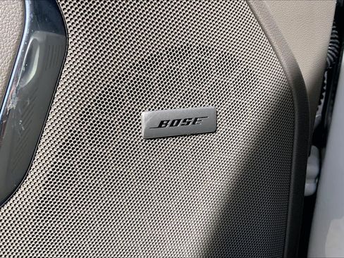 Used 2023 GMC Yukon XL SLT image 30