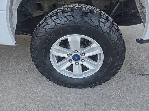 Used 2015 Ford F150 XLT image 27