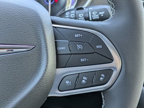 New 2026 Chrysler Pacifica Select FWD image 21