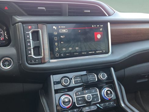 Used 2023 GMC Yukon XL Denali Ultimate w/ LPO, Floor Liner Package AWD/4WD image 21