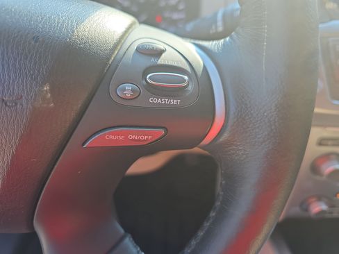 Used 2019 Nissan Pathfinder SL FWD image 17