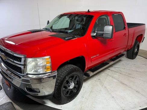 Used 2011 Chevrolet Silverado 2500 LTZ w/ Suspension Package, Off-Road image 3