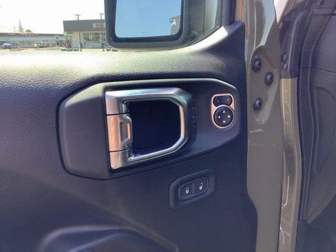 New 2025 Jeep Gladiator Sport image 10