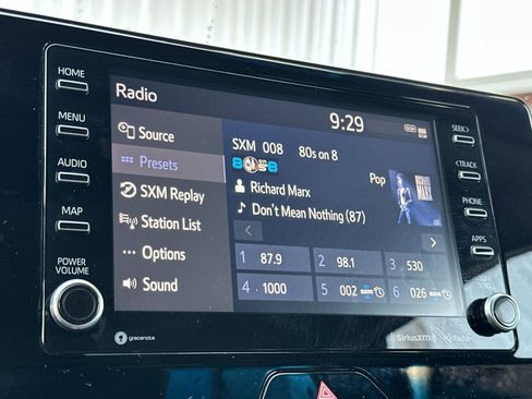 Used 2022 Toyota Venza LE image 17