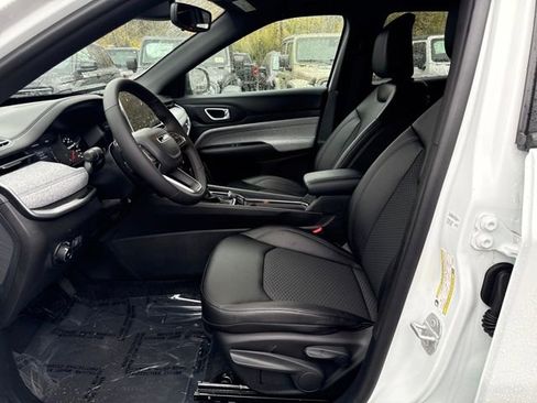 New 2026 Jeep Compass Latitude image 14