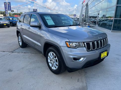 Used 2021 Jeep Grand Cherokee Laredo RWD image 1