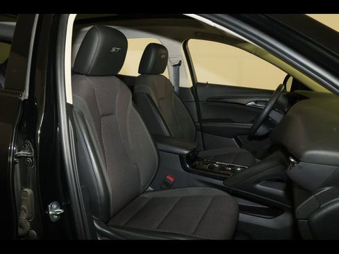Used 2022 Buick Envision Preferred AWD/4WD image 28