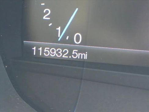 Used 2018 Ford Fusion SE w/ Fusion SE Technology Package FWD image 9