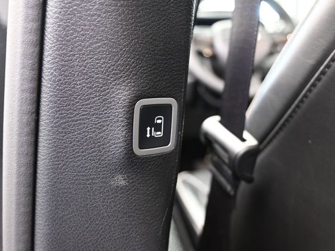 Used 2023 Chrysler Pacifica Limited w/ S Appearance Package image 33